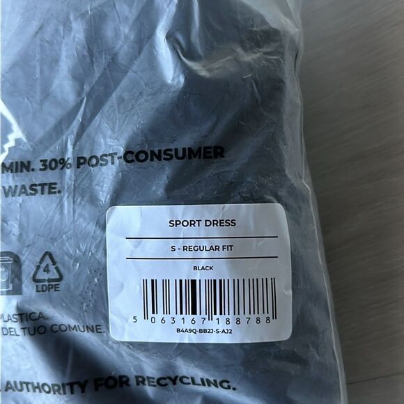 Gymshark SPORT DRESS Size S Black NWT in Packaging - Picture 8 of 8